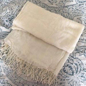 Cozy Winter White Fringe Scarf — H&M